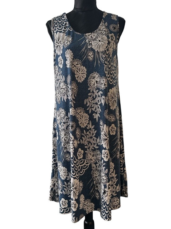 Parami design Dresses & Skirts - Blue and White Floral Sleeveless Swing Trapeze Dress. Size Medium